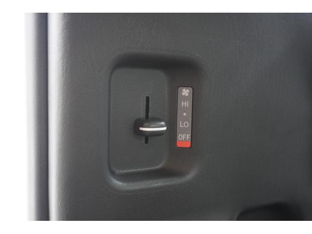 ハイエースワゴン グランドキャビン　登録済未使用車　デジタルインナーミラー　イージークローザー付片側パワースライドドア　ＬＥＤヘッドライト　全方位モニター　バックカメラ　純正アルミホイール　ＥＴＣ２．０　純正７インチナビ　フロアマット（41枚目）