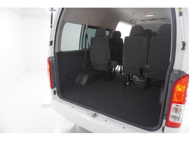 ハイエースワゴン グランドキャビン　登録済未使用車　デジタルインナーミラー　イージークローザー付片側パワースライドドア　ＬＥＤヘッドライト　全方位モニター　バックカメラ　純正アルミホイール　ＥＴＣ２．０　純正７インチナビ　フロアマット（54枚目）