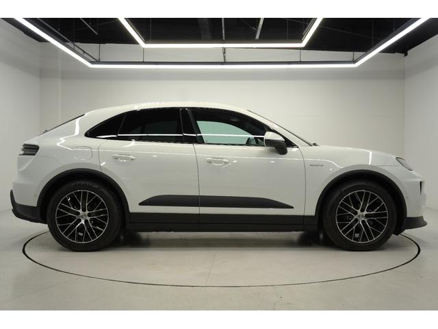 マカンエレクトリック マカン　レザーパッケージ　ＢＯＳＥ　ＰＡＳＭ　１４ＷＡＹパワーシート　２０インチＭａｃａｎＳホイール　マトリックスＬＥＤヘッドライト　シートベンチレーション　スポーツクロノパッケージ　エアクオリティシステム（4枚目）