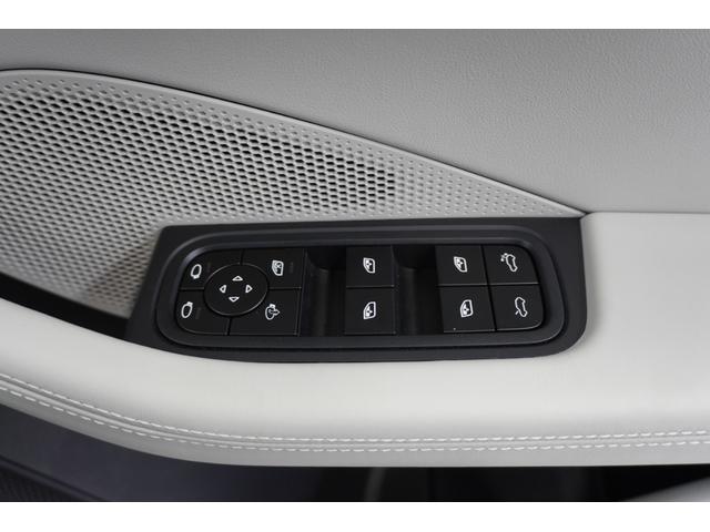 マカンエレクトリック マカン　レザーパッケージ　ＢＯＳＥ　ＰＡＳＭ　１４ＷＡＹパワーシート　２０インチＭａｃａｎＳホイール　マトリックスＬＥＤヘッドライト　シートベンチレーション　スポーツクロノパッケージ　エアクオリティシステム（27枚目）