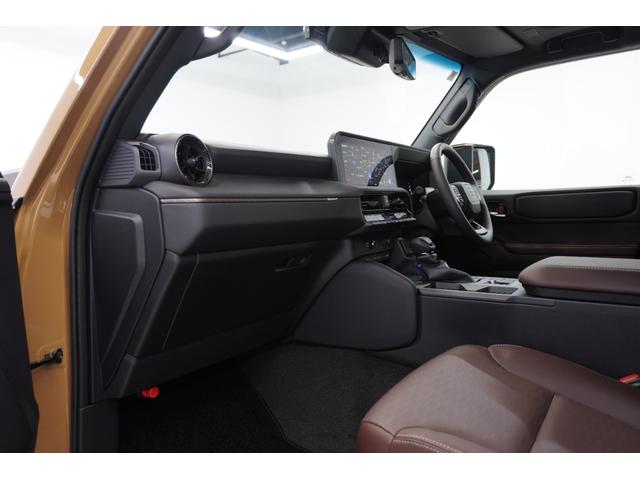 ランドクルーザー２５０ ＶＸファーストエディション　ワンオーナー　１ｓｔエディション限定カラー　ムーンルーフ　ルーフレール　トヨタチームメイト　デジタルインナーミラー　ダークチェスナットブラウンレザーシート　パノラミックビューモニター　ドラレコ（34枚目）