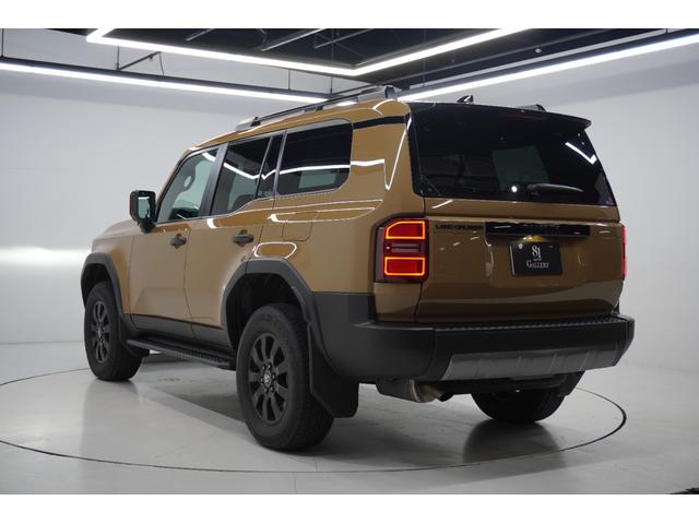 ランドクルーザー２５０ ＶＸファーストエディション　ワンオーナー　１ｓｔエディション限定カラー　ムーンルーフ　ルーフレール　トヨタチームメイト　デジタルインナーミラー　ダークチェスナットブラウンレザーシート　パノラミックビューモニター　パワーバックドア（3枚目）