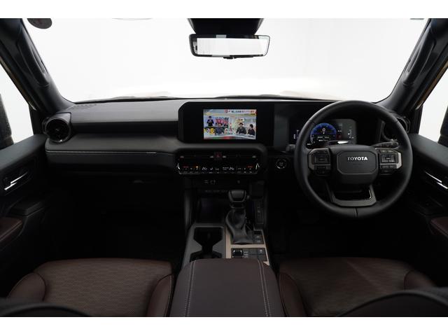 ランドクルーザー２５０ ＶＸファーストエディション　ワンオーナー　１ｓｔエディション限定カラー　ムーンルーフ　ルーフレール　トヨタチームメイト　デジタルインナーミラー　ダークチェスナットブラウンレザーシート　パノラミックビューモニター　パワーバックドア（33枚目）