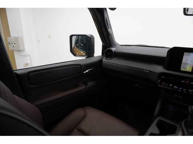 ランドクルーザー２５０ ＶＸファーストエディション　ワンオーナー　１ｓｔエディション限定カラー　ムーンルーフ　ルーフレール　トヨタチームメイト　デジタルインナーミラー　ダークチェスナットブラウンレザーシート　パノラミックビューモニター　パワーバックドア（35枚目）