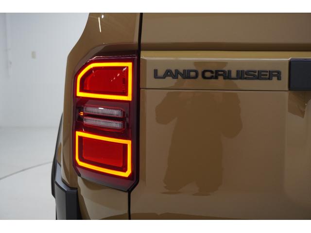 ランドクルーザー２５０ ＶＸファーストエディション　ワンオーナー　１ｓｔエディション限定カラー　ムーンルーフ　ルーフレール　トヨタチームメイト　デジタルインナーミラー　ダークチェスナットブラウンレザーシート　パノラミックビューモニター　パワーバックドア（50枚目）
