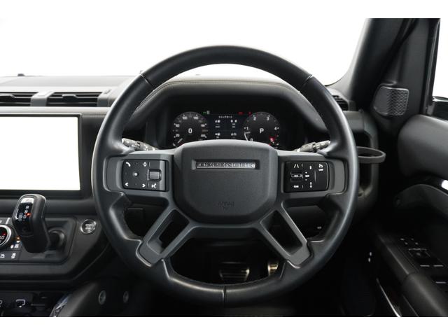 ディフェンダー １１０Ｘ－ダイナミックＨＳＥ　Ｄ３００　パノラマルーフ　ＭＥＲＩＤＩＡＮサウンドシステム　エアサスペンション　純正サイドステップ　３６０°カメラ　クールＢＯＸ　シートヒーター　ベンチレーション　レーダー探知機　ドラレコ　禁煙車（11枚目）
