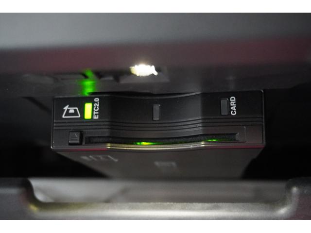 ディフェンダー １１０Ｘ－ダイナミックＨＳＥ　Ｄ３００　パノラマルーフ　ＭＥＲＩＤＩＡＮサウンドシステム　エアサスペンション　純正サイドステップ　３６０°カメラ　クールＢＯＸ　シートヒーター　ベンチレーション　レーダー探知機　ドラレコ　禁煙車（20枚目）