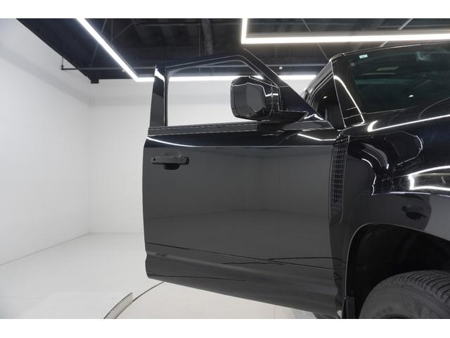 ディフェンダー １１０Ｘ－ダイナミックＨＳＥ　Ｄ３００　パノラマルーフ　ＭＥＲＩＤＩＡＮサウンドシステム　エアサスペンション　純正サイドステップ　３６０°カメラ　クールＢＯＸ　シートヒーター　ベンチレーション　レーダー探知機　ドラレコ　禁煙車（37枚目）