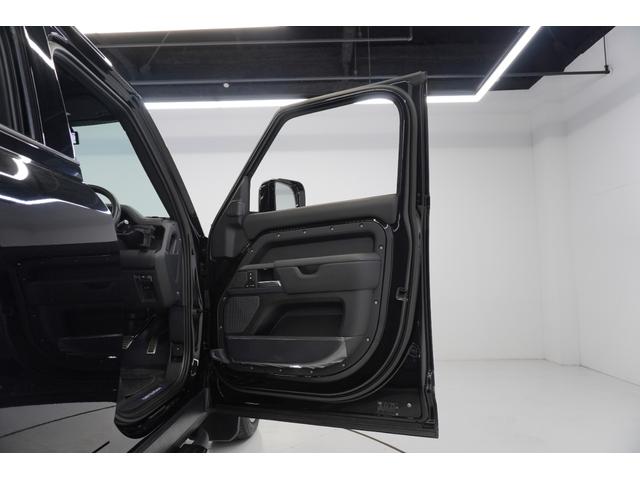 ディフェンダー １１０Ｘ－ダイナミックＨＳＥ　Ｄ３００　パノラマルーフ　ＭＥＲＩＤＩＡＮサウンドシステム　エアサスペンション　純正サイドステップ　３６０°カメラ　クールＢＯＸ　シートヒーター　ベンチレーション　レーダー探知機　ドラレコ　禁煙車（43枚目）