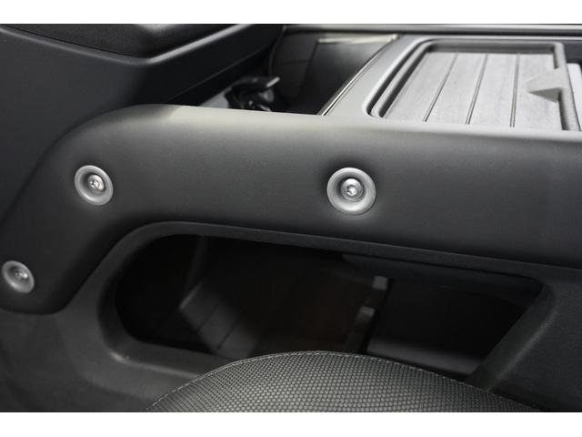 ディフェンダー １１０Ｘ－ダイナミックＨＳＥ　Ｄ３００　パノラマルーフ　ＭＥＲＩＤＩＡＮサウンドシステム　エアサスペンション　純正サイドステップ　３６０°カメラ　クールＢＯＸ　シートヒーター　ベンチレーション　レーダー探知機　ドラレコ　禁煙車（62枚目）