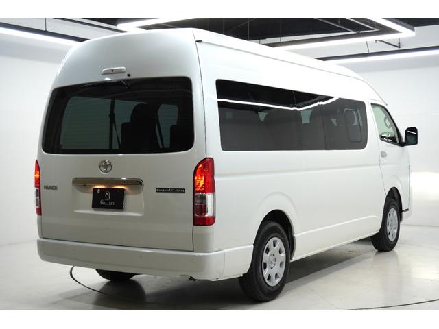 ハイエースワゴン グランドキャビン 登録済未使用車 LEDヘッドライト デジタルインナーミラー 寒冷地仕様 パノラミックビューモニター イージークローザー付片側パワースライドドア フロアマット ETC(8枚目)
