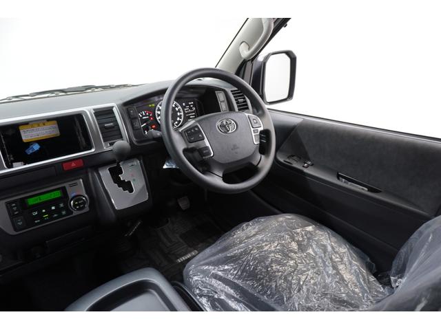 ハイエースワゴン グランドキャビン 登録済未使用車 LEDヘッドライト デジタルインナーミラー 寒冷地仕様 パノラミックビューモニター イージークローザー付片側パワースライドドア フロアマット ETC(12枚目)