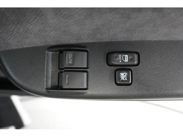 ハイエースワゴン グランドキャビン 登録済未使用車 LEDヘッドライト デジタルインナーミラー 寒冷地仕様 パノラミックビューモニター イージークローザー付片側パワースライドドア フロアマット ETC(16枚目)
