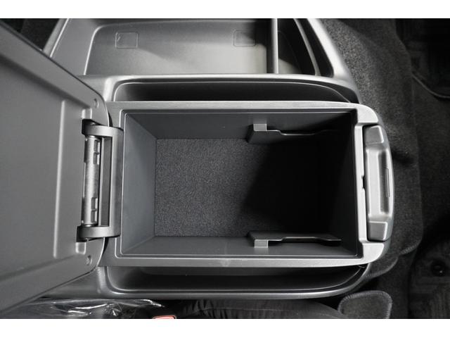 ハイエースワゴン グランドキャビン 登録済未使用車 LEDヘッドライト デジタルインナーミラー 寒冷地仕様 パノラミックビューモニター イージークローザー付片側パワースライドドア フロアマット ETC(17枚目)