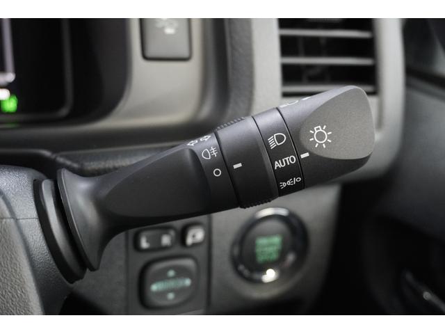 ハイエースワゴン グランドキャビン 登録済未使用車 LEDヘッドライト デジタルインナーミラー 寒冷地仕様 パノラミックビューモニター イージークローザー付片側パワースライドドア フロアマット ETC(25枚目)