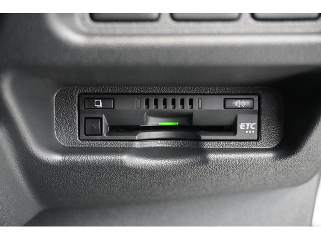 ハイエースワゴン グランドキャビン 登録済未使用車 LEDヘッドライト デジタルインナーミラー 寒冷地仕様 パノラミックビューモニター イージークローザー付片側パワースライドドア フロアマット ETC(31枚目)