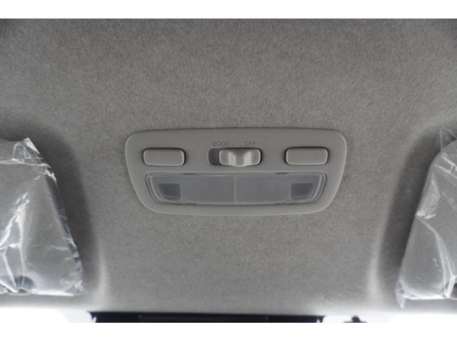 ハイエースワゴン グランドキャビン 登録済未使用車 LEDヘッドライト デジタルインナーミラー 寒冷地仕様 パノラミックビューモニター イージークローザー付片側パワースライドドア フロアマット ETC(33枚目)