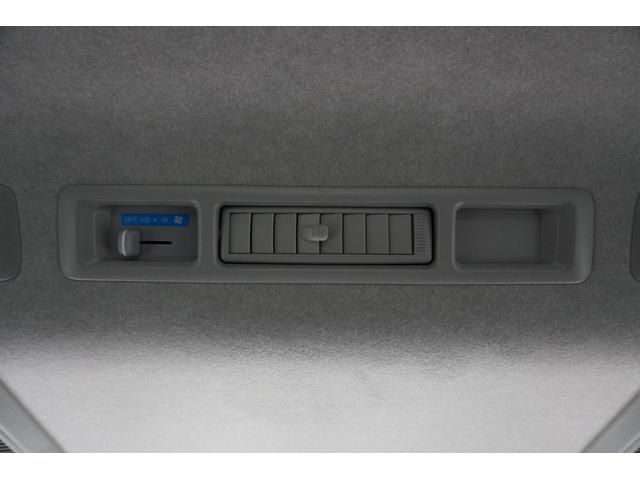 ハイエースワゴン グランドキャビン 登録済未使用車 LEDヘッドライト デジタルインナーミラー 寒冷地仕様 パノラミックビューモニター イージークローザー付片側パワースライドドア フロアマット ETC(41枚目)