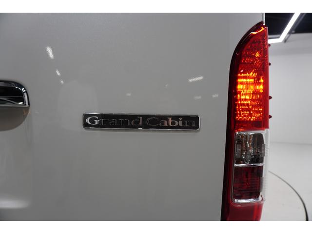 ハイエースワゴン グランドキャビン 登録済未使用車 LEDヘッドライト デジタルインナーミラー 寒冷地仕様 パノラミックビューモニター イージークローザー付片側パワースライドドア フロアマット ETC(45枚目)