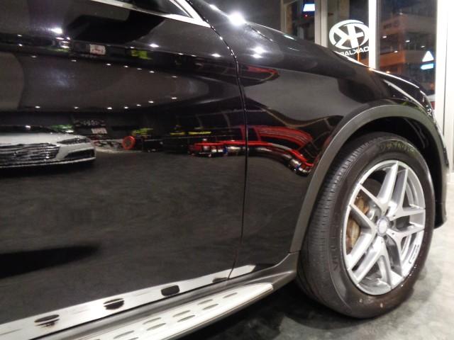 ＧＬＣ ＧＬＣ２５０　４マチックスポーツ（本革仕様）　２．０ターボエンジン９速パドルＳ４ＷＤ黒革インテリアパノラマルーフＢｕｒｍｅｓｔｅｒサウンドナビＴＶ３６０度カメラレーダークルーズＣパワーシートシートヒーター電動ＲゲートＡＭＧスポーツエアロＡＭＧ（18枚目）