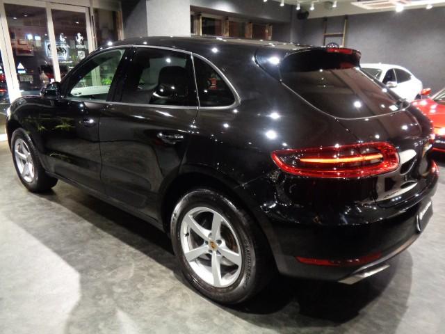 マカン マカン　２．０ターボエンジン７速ＰＤＫパドルＳ４ＷＤ黒革コンビシートナビＴＶバックサイドカメラクルーズコントロールパワーシート電動Ｒゲートブラックキャリパー５スポークＡＷアイドリングストップ走行５万Ｋ台（23枚目）