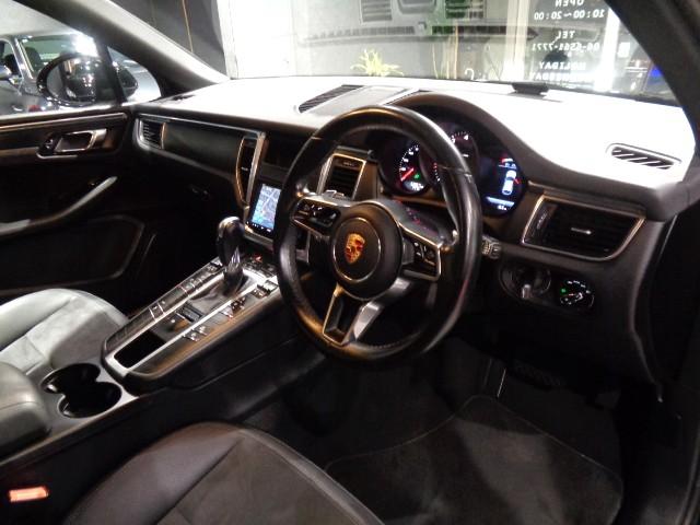 マカン マカン　２．０ターボエンジン７速ＰＤＫパドルＳ４ＷＤ黒革コンビシートナビＴＶバックサイドカメラクルーズコントロールパワーシート電動Ｒゲートブラックキャリパー５スポークＡＷアイドリングストップ走行５万Ｋ台（26枚目）