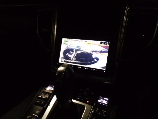 マカン マカン　２．０ターボエンジン７速ＰＤＫパドルＳ４ＷＤ黒革コンビシートナビＴＶバックサイドカメラクルーズコントロールパワーシート電動Ｒゲートブラックキャリパー５スポークＡＷアイドリングストップ走行５万Ｋ台（30枚目）