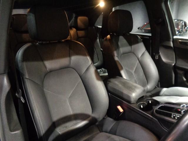 マカン マカン　２．０ターボエンジン７速ＰＤＫパドルＳ４ＷＤ黒革コンビシートナビＴＶバックサイドカメラクルーズコントロールパワーシート電動Ｒゲートブラックキャリパー５スポークＡＷアイドリングストップ走行５万Ｋ台（33枚目）