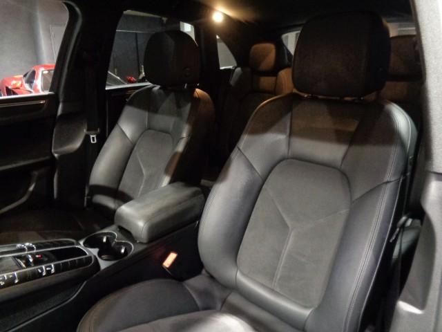 マカン マカン　２．０ターボエンジン７速ＰＤＫパドルＳ４ＷＤ黒革コンビシートナビＴＶバックサイドカメラクルーズコントロールパワーシート電動Ｒゲートブラックキャリパー５スポークＡＷアイドリングストップ走行５万Ｋ台（34枚目）