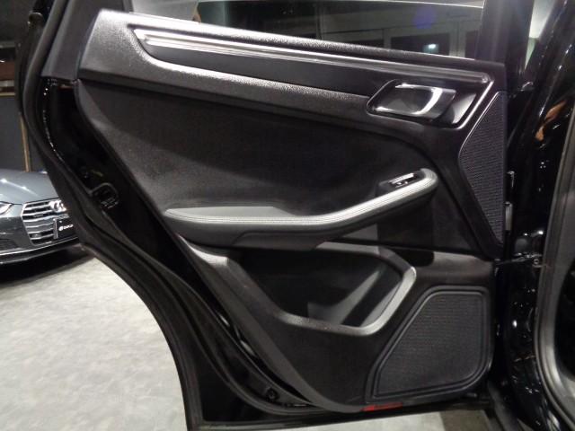 マカン マカン　２．０ターボエンジン７速ＰＤＫパドルＳ４ＷＤ黒革コンビシートナビＴＶバックサイドカメラクルーズコントロールパワーシート電動Ｒゲートブラックキャリパー５スポークＡＷアイドリングストップ走行５万Ｋ台（39枚目）