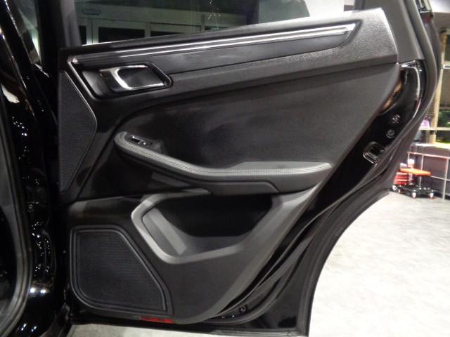 マカン マカン　２．０ターボエンジン７速ＰＤＫパドルＳ４ＷＤ黒革コンビシートナビＴＶバックサイドカメラクルーズコントロールパワーシート電動Ｒゲートブラックキャリパー５スポークＡＷアイドリングストップ走行５万Ｋ台（40枚目）