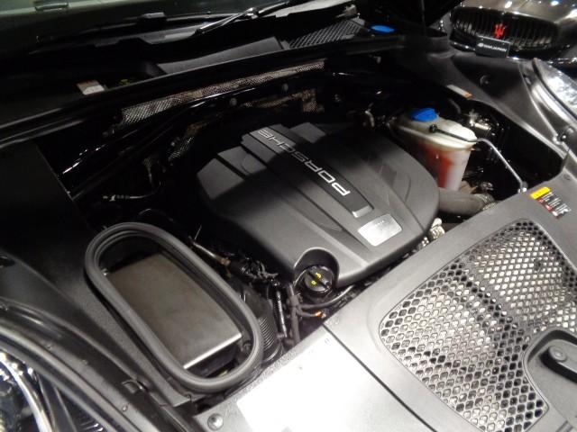 マカン マカン　２．０ターボエンジン７速ＰＤＫパドルＳ４ＷＤ黒革コンビシートナビＴＶバックサイドカメラクルーズコントロールパワーシート電動Ｒゲートブラックキャリパー５スポークＡＷアイドリングストップ走行５万Ｋ台（45枚目）