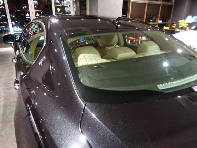 ギブリ S 3.0V6ツインターボエンジン8速ATパドルSネロリベーネカラーホワイトレザーウッドインテリアガラスSRナビTVバックカメラクルーズC20インチアルミブラックキャリパーパワーシートシートヒータHID(18枚目)