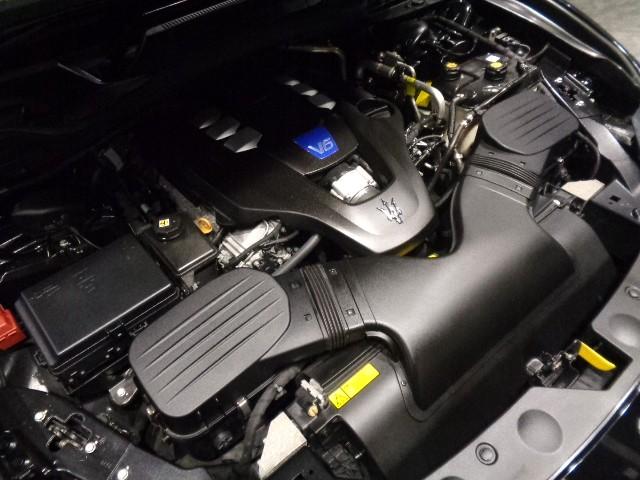 ギブリ S 3.0V6ツインターボエンジン8速ATパドルSネロリベーネカラーホワイトレザーウッドインテリアガラスSRナビTVバックカメラクルーズC20インチアルミブラックキャリパーパワーシートシートヒータHID(47枚目)