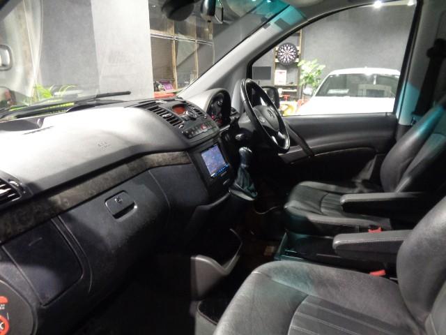 Vクラス V350 グランドエディション 最終型30台限定車3.5V6エンジンシフトマチック3列6シーター専用エアロ黒革ウッドインテリアWガラスサンルーフナビTVバックカメラ19インチAWパワーシートシートヒーター電動スライドドアフリップD(28枚目)