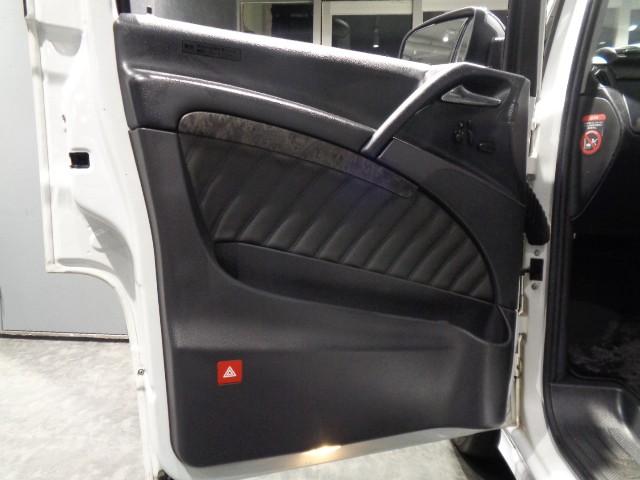 Vクラス V350 グランドエディション 最終型30台限定車3.5V6エンジンシフトマチック3列6シーター専用エアロ黒革ウッドインテリアWガラスサンルーフナビTVバックカメラ19インチAWパワーシートシートヒーター電動スライドドアフリップD(43枚目)