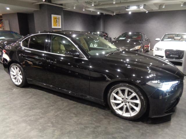 オークジャパンでは、熟練マイスターによる各種ガラスコーティングをご用意しております。汚れがちなアルミホイルまでしっかりコーティング。詳細はお問い合わせくださいませ。