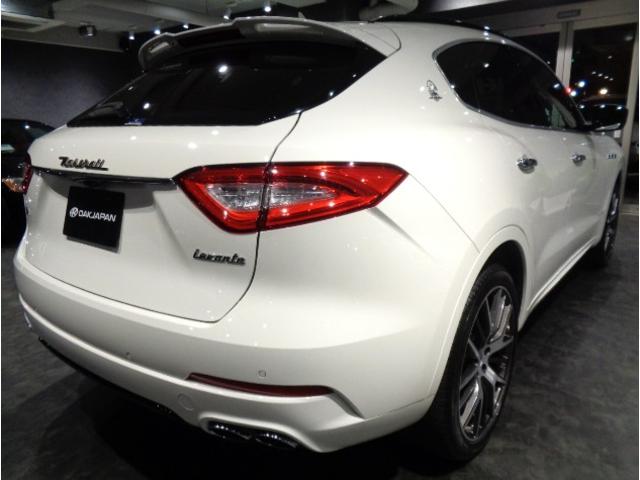 ショールームまでお越し頂くことが不可能なお客様にも、まるでショールームでご商談頂いている様な「動画サービス」や「高画質画像サービス」。お気軽にお問い合わせください。