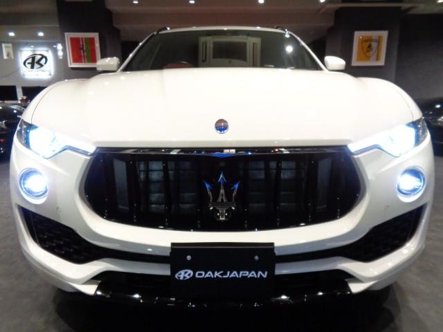 オークジャパンでは、日本及び世界各国に張り巡らされた独自の仕入ルートにより、厳選された輸入車のみのお取扱いとなります。