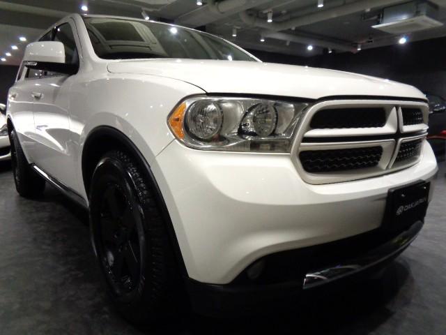 ダッジ・デュランゴ クルー　３．６Ｖ６ＶＶＴエンジン黒革シートインテリア３列７シーターフルセグナビＴＶバックサイドフロントカメラクルーズコントロールパワーシート電動ＲゲートリアソナーＬＥＤＦＯＧ１８アルミオートチェック確認済（2枚目）