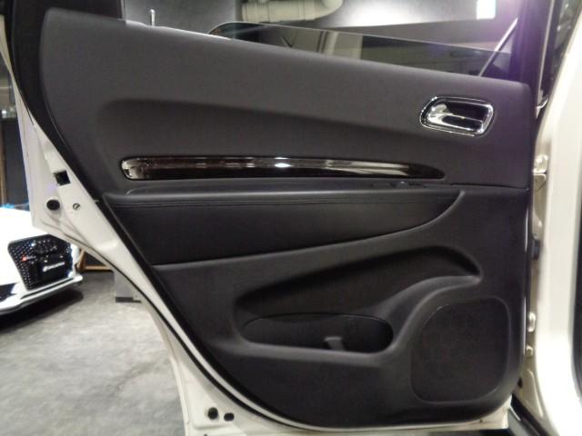 ダッジ・デュランゴ クルー　３．６Ｖ６ＶＶＴエンジン黒革シートインテリア３列７シーターフルセグナビＴＶバックサイドフロントカメラクルーズコントロールパワーシート電動ＲゲートリアソナーＬＥＤＦＯＧ１８アルミオートチェック確認済（42枚目）