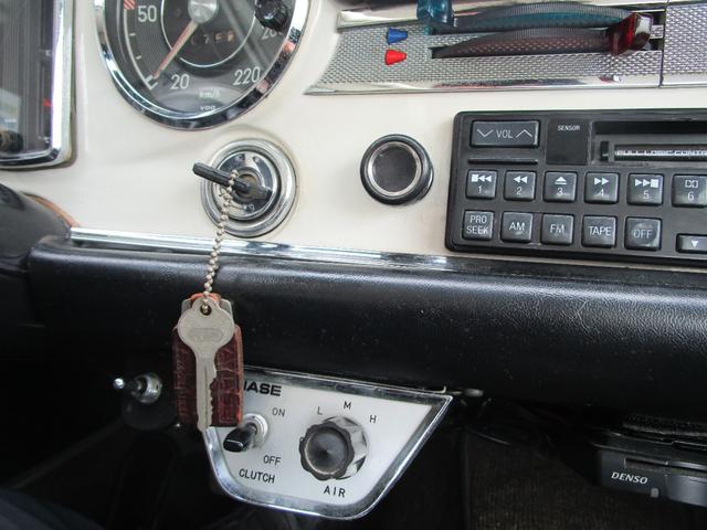 メルセデス・ベンツその他 　２５０ＳＬ／正規Ｄ車／左Ｈ／ＡＴ／福岡シングルナンバー／２オーナー／２ｎｄオーナー５０年間所有（27枚目）