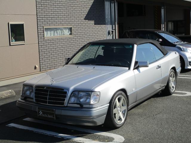 Eクラス E320 カブリオレ 2オーナー/D車/左H/福岡33ナンバー/走行1.1万キロ/ディーラー記録簿10枚有り/スポーツラインサスペンション/17インチリミテッドホイール/ブリリアントシルバー/ブラックレザー/Pシート/(3枚目)