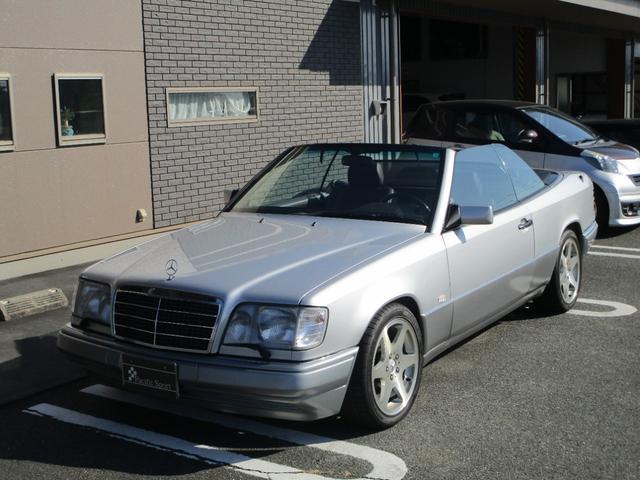 Eクラス E320 カブリオレ 2オーナー/D車/左H/福岡33ナンバー/走行1.1万キロ/ディーラー記録簿10枚有り/スポーツラインサスペンション/17インチリミテッドホイール/ブリリアントシルバー/ブラックレザー/Pシート/(6枚目)