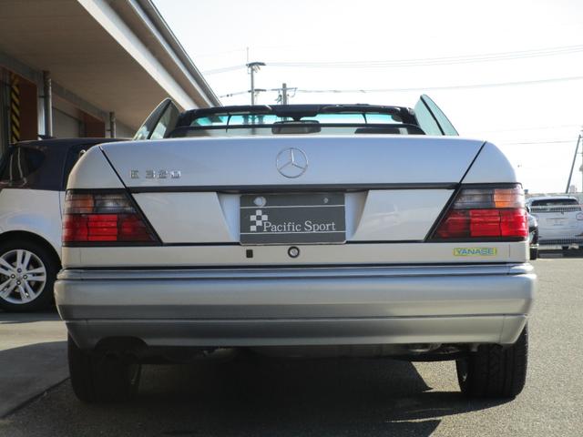 Eクラス E320 カブリオレ 2オーナー/D車/左H/福岡33ナンバー/走行1.1万キロ/ディーラー記録簿10枚有り/スポーツラインサスペンション/17インチリミテッドホイール/ブリリアントシルバー/ブラックレザー/Pシート/(9枚目)
