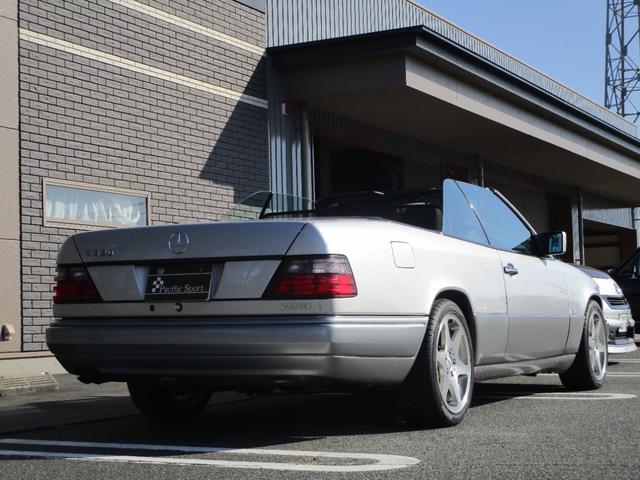 Eクラス E320 カブリオレ 2オーナー/D車/左H/福岡33ナンバー/走行1.1万キロ/ディーラー記録簿10枚有り/スポーツラインサスペンション/17インチリミテッドホイール/ブリリアントシルバー/ブラックレザー/Pシート/(10枚目)
