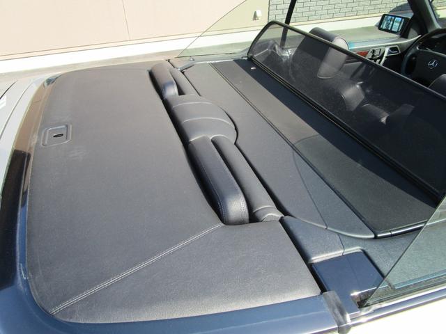 Eクラス E320 カブリオレ 2オーナー/D車/左H/福岡33ナンバー/走行1.1万キロ/ディーラー記録簿10枚有り/スポーツラインサスペンション/17インチリミテッドホイール/ブリリアントシルバー/ブラックレザー/Pシート/(15枚目)