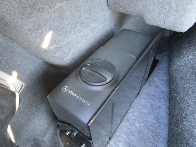 Eクラス E320 カブリオレ 2オーナー/D車/左H/福岡33ナンバー/走行1.1万キロ/ディーラー記録簿10枚有り/スポーツラインサスペンション/17インチリミテッドホイール/ブリリアントシルバー/ブラックレザー/Pシート/(18枚目)