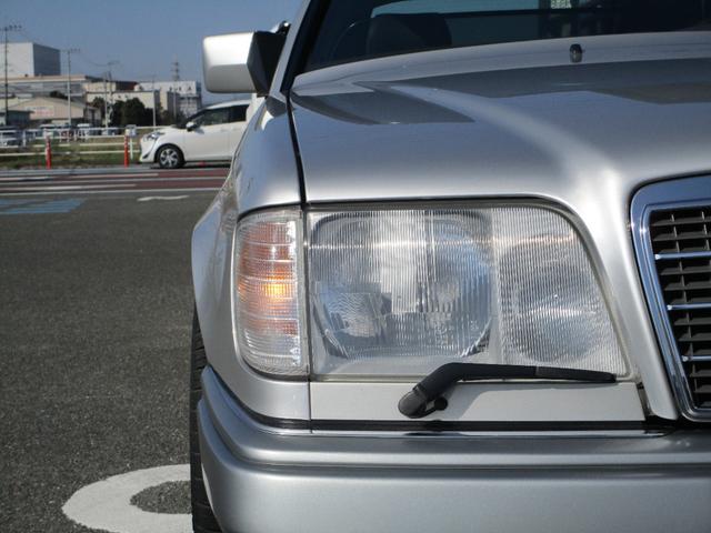 Eクラス E320 カブリオレ 2オーナー/D車/左H/福岡33ナンバー/走行1.1万キロ/ディーラー記録簿10枚有り/スポーツラインサスペンション/17インチリミテッドホイール/ブリリアントシルバー/ブラックレザー/Pシート/(24枚目)