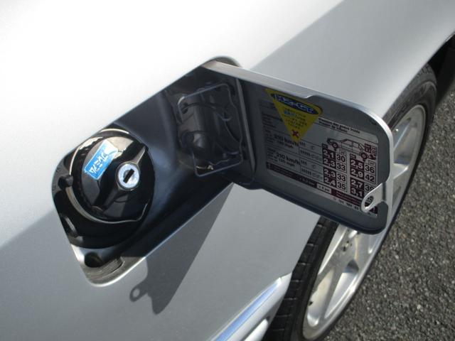 Eクラス E320 カブリオレ 2オーナー/D車/左H/福岡33ナンバー/走行1.1万キロ/ディーラー記録簿10枚有り/スポーツラインサスペンション/17インチリミテッドホイール/ブリリアントシルバー/ブラックレザー/Pシート/(27枚目)